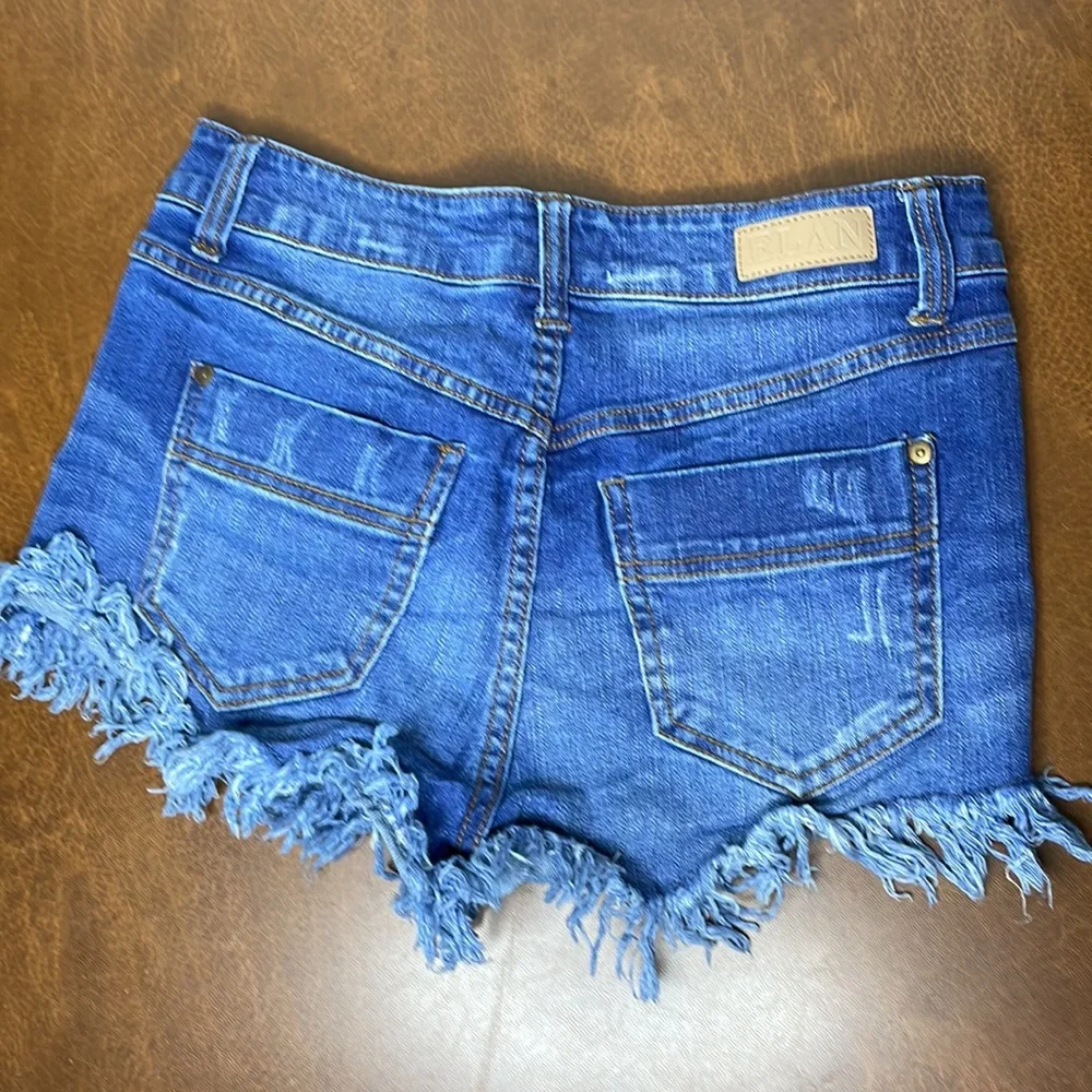 Womans shorts - Picture 2 of 5